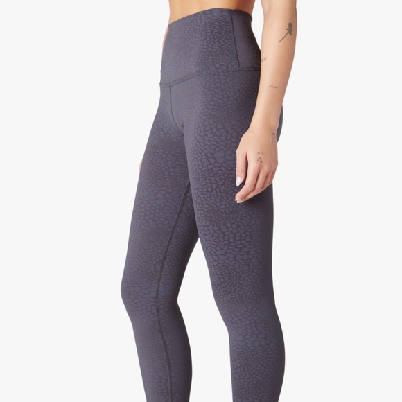 Beyond Yoga Set, Feline Jacquard High Waisted Midi Legging & Cropped Tank - Picture 7 of 16